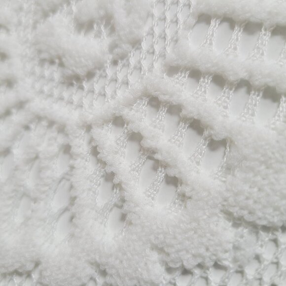 Vintage Tapestry Crochet Lace White Table Centerpiece Doily - Picture 2 of 7